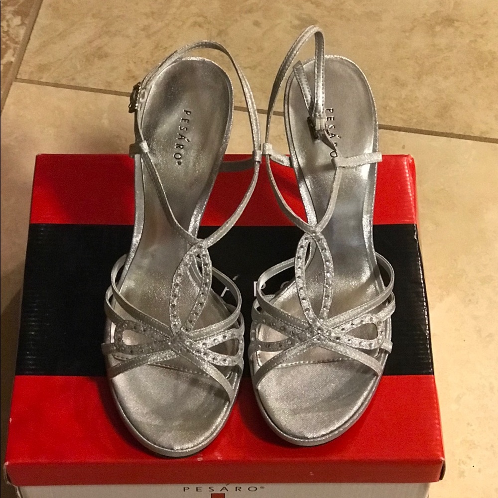 Pesaro Garrison Silver Heels 👠